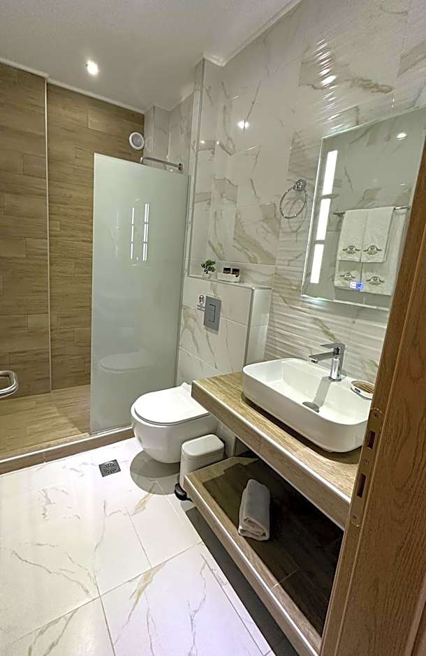 Navarino Luxe Suites