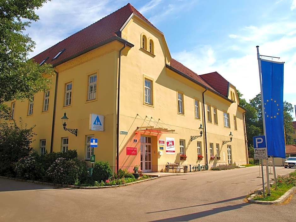 Junges Hotel Tulln - NÖ Jugendherbergswerk