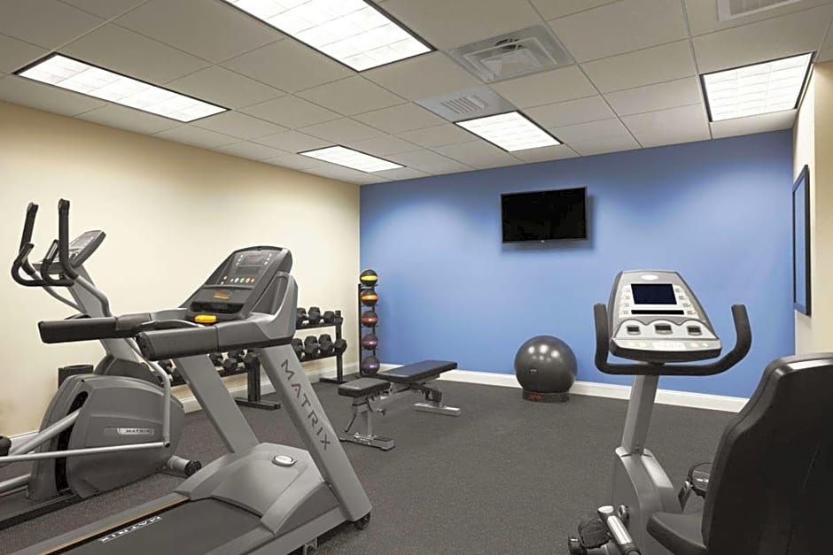 Days Inn & Suites by Wyndham Altoona