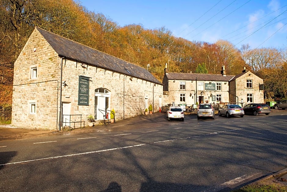 OYO Ladybower Inn