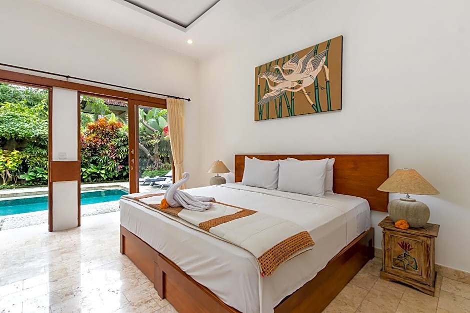 Photo 1 of 19 of 1 King Bed, Pool View