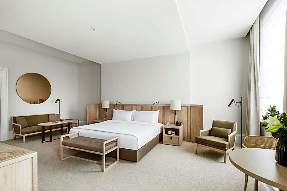 Photo 1 of 4 of 1 King Bed, City View