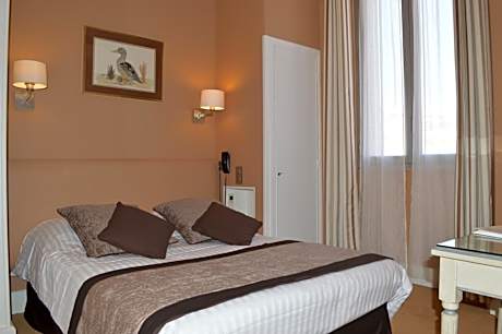 Standard Double Room with City View