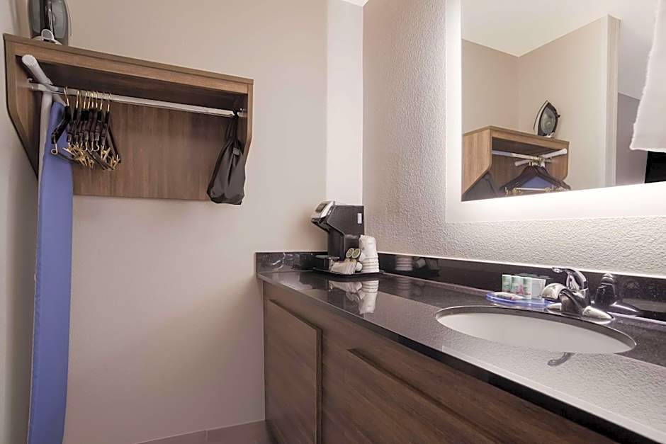 Best Western Flagship Inn