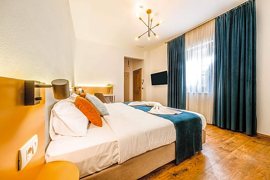 CASA CHITIC - HOTEL & RESTAURANT- Str Nicolae Balcescu 13