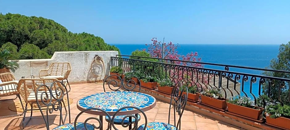 VelaLatina Residence B&B Soverato - Camera Maestrale & Camera Tramontana