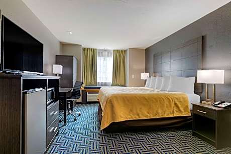 1 King Bed, Nonsmoking, Accessible