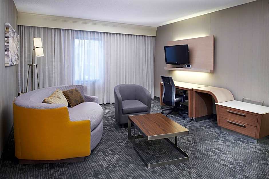 Photo 1 of 3 of 1 Bedroom 1 Queen Bed with Sofabed Suite, Mobility Accessible, Bathtub