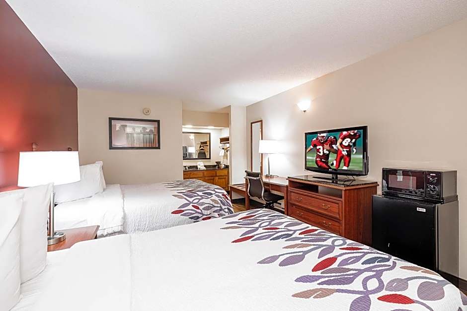 Red Roof Inn & Suites Calhoun