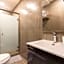401 Location 3Bdrm 2bath apt with AC Rooftop