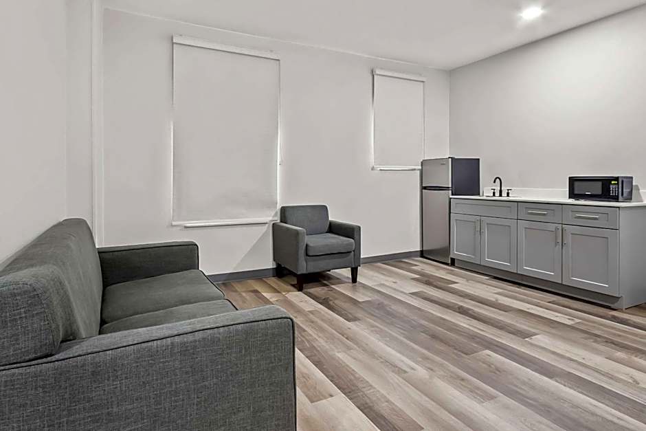 Quality Inn & Suites Columbia Harbison