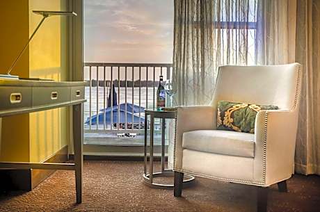 Queen Room with Two Queen Beds, Balcony and River View - Executive Floor