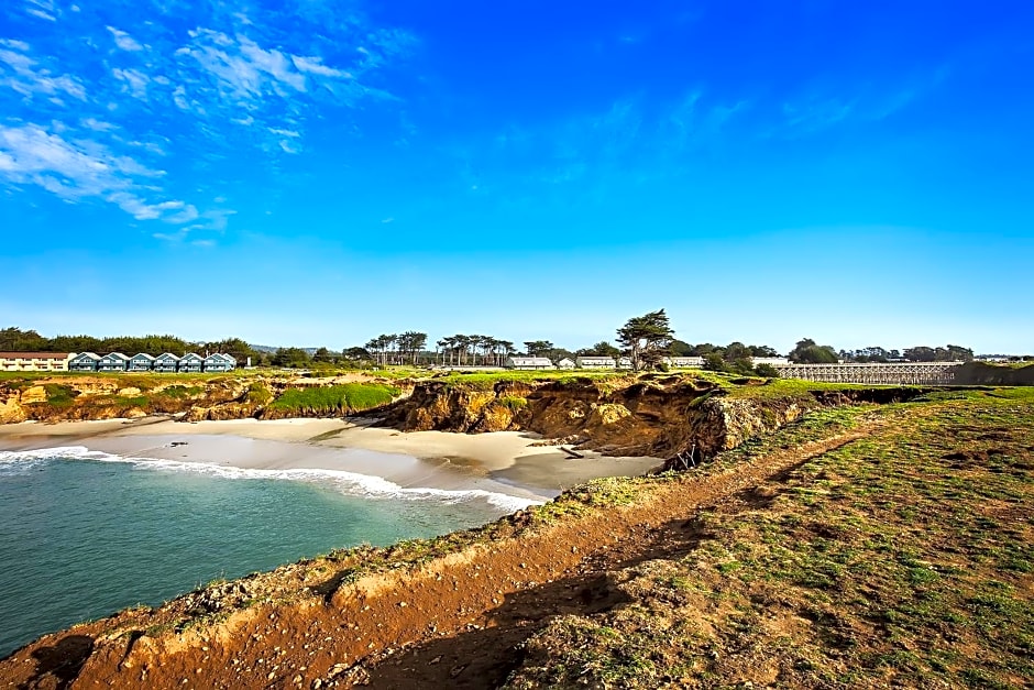 Surf And Sand Lodge