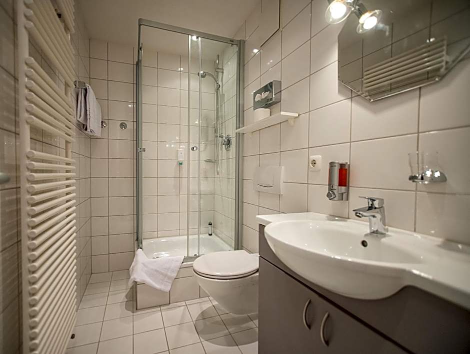 Hotel am Hachinger Bach by Blattl