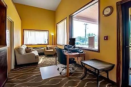 1 Bedroom with Queen Bed