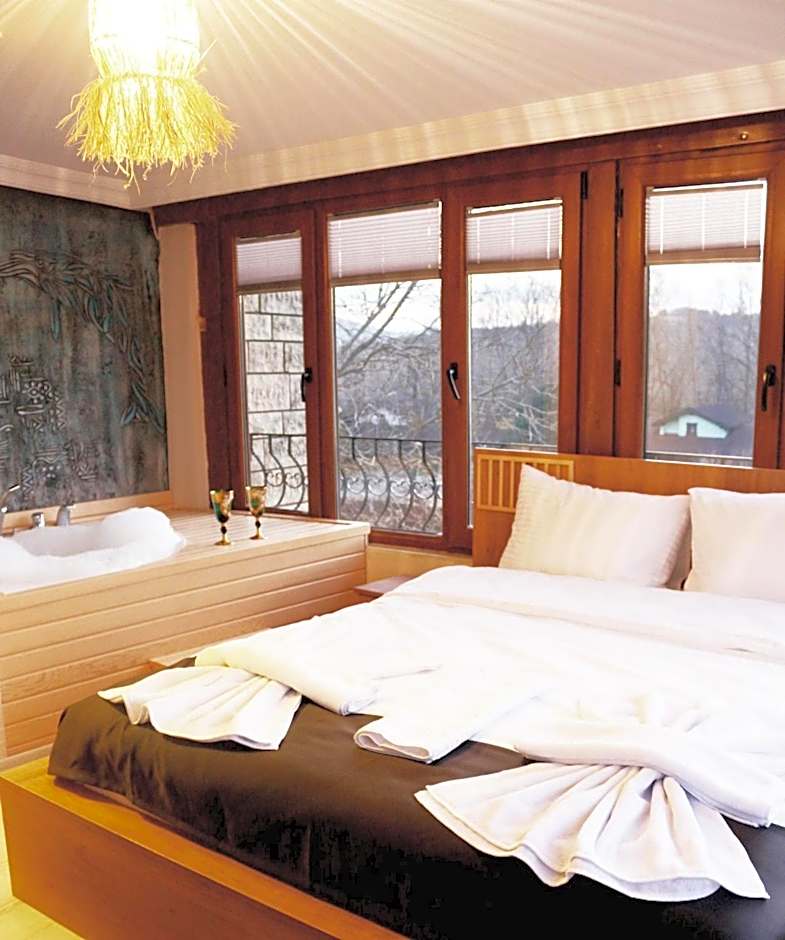 Karamazov Antik Otel