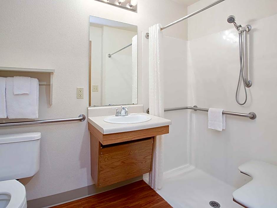 WoodSpring Suites Kansas City Lenexa