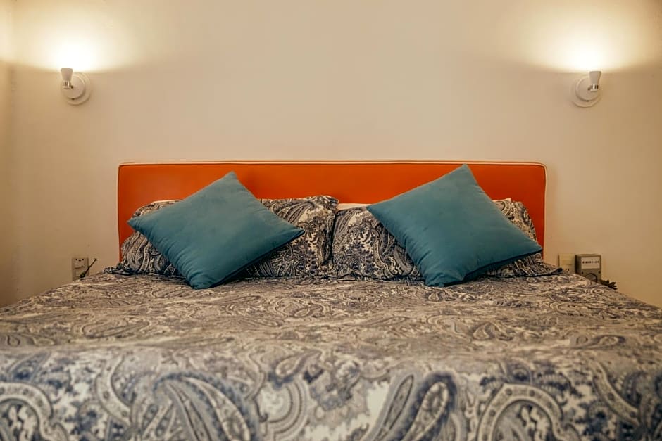 Teetotum hotel