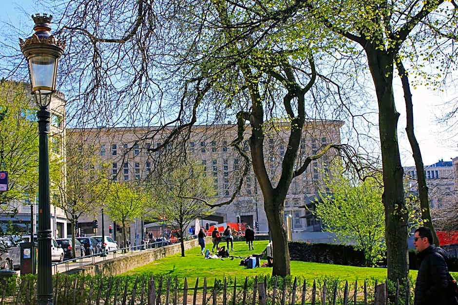 Alma Grand Place Hotel