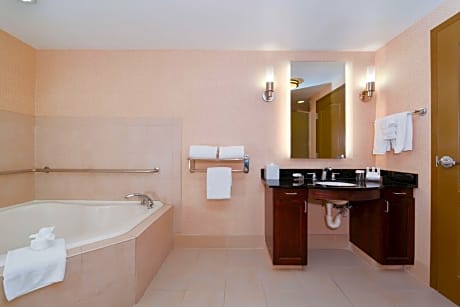 1 King Mobility/hearing Access Bathtub Ste Ns