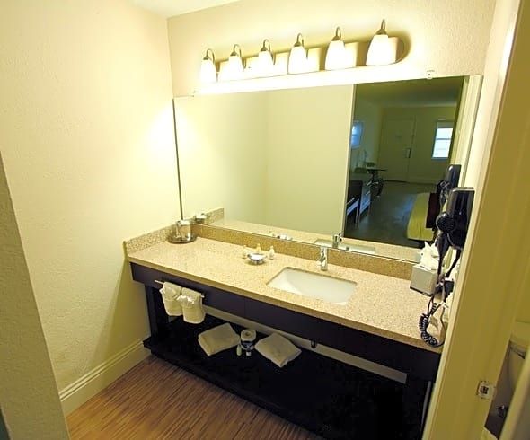 Avanti International Resort