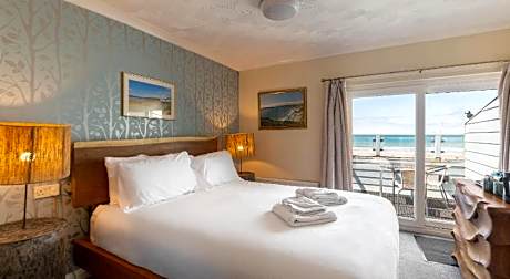 Rwts-rooms and resto