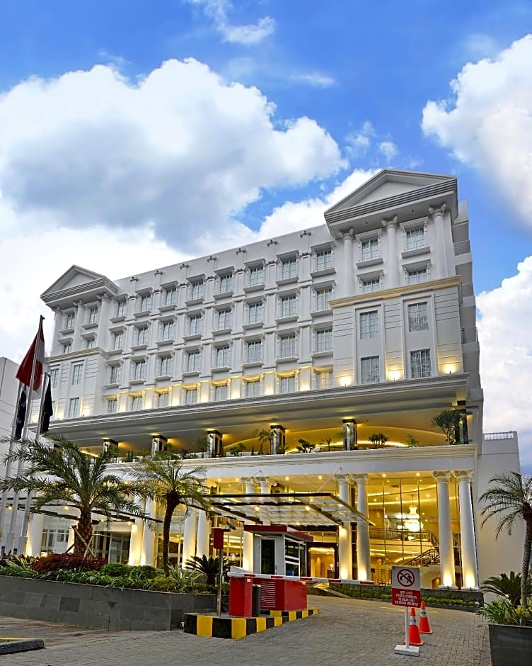 Grand Savero Hotel