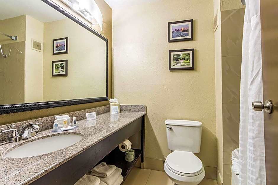 Comfort Inn North Dallas Near the Galleria