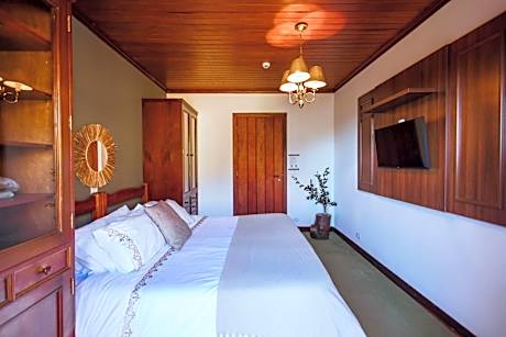 Suite with Mountain View