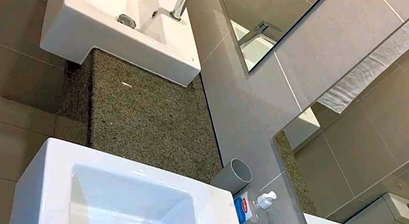 8 Newtown Boulevard by HiveRooms