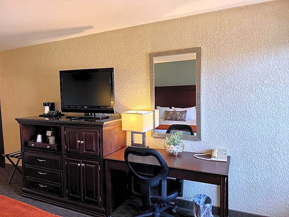 Troy Inn and Suites By IHG