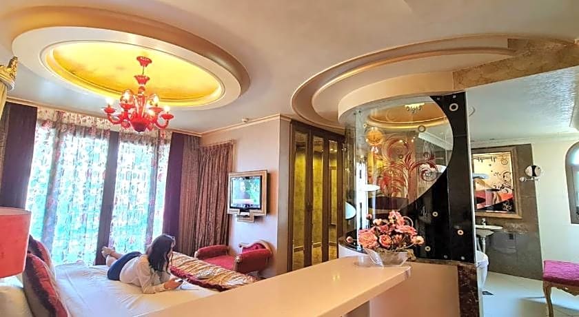 Q Hotel