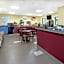 Days Inn & Suites by Wyndham Peachtree Corners/Norcross