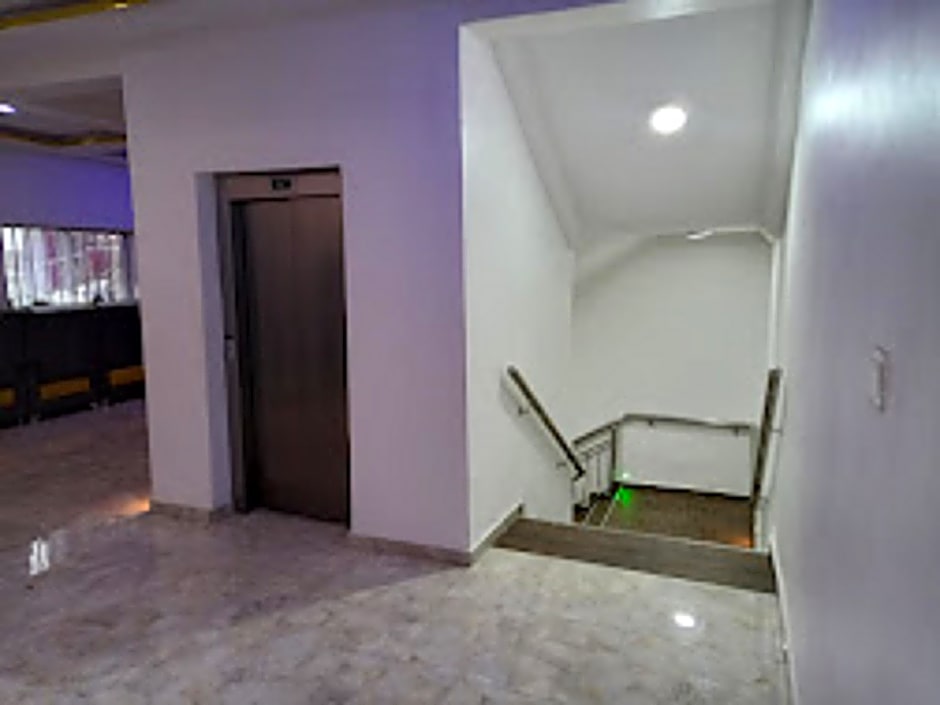 Time Oak Hotel and Suites Royale