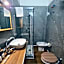 Vanzi Rooms