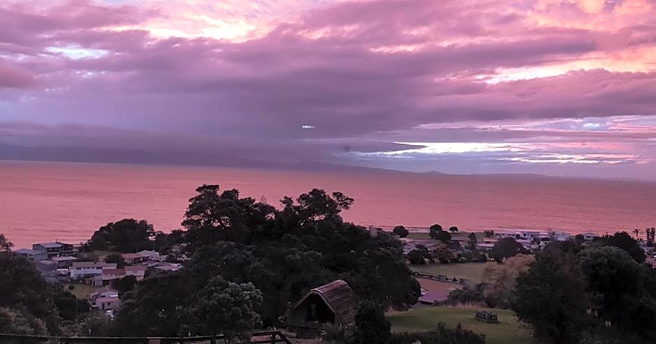 Te Aputa Lodge formerly La Casa Te Puru Lodge