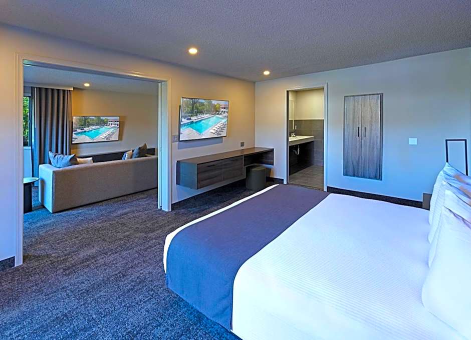 Photo 1 of 7 of Suite, Pool View