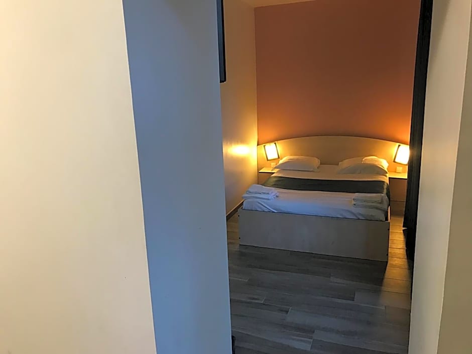 Hotel César Centre-ville Gare Charleville-Mézières