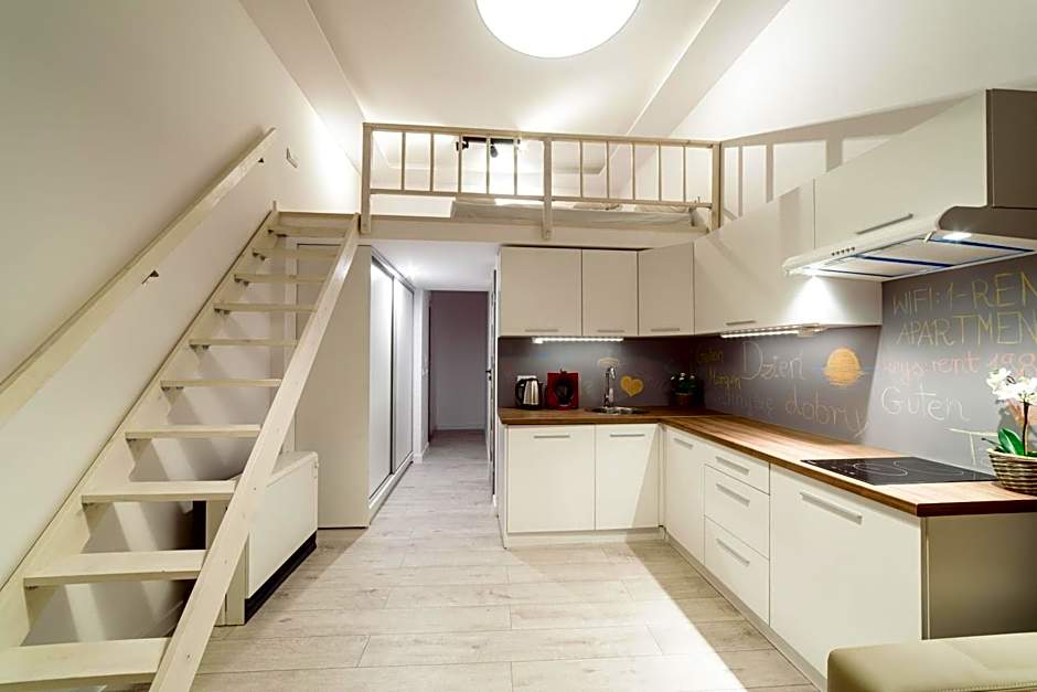 2 Nights Apartments - great location, right next to Main Rail and Bus Station, 10 min to Main Square by foot