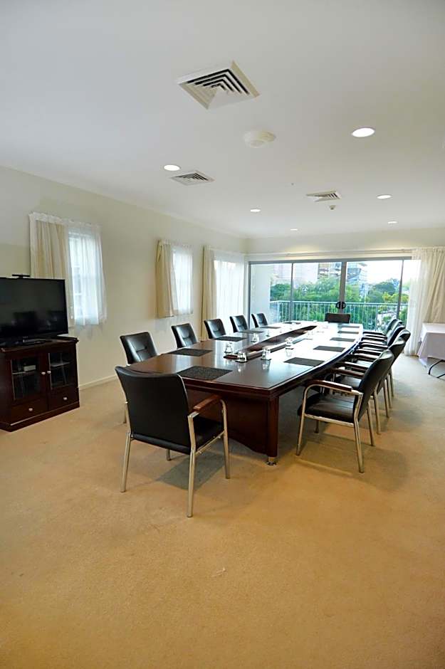 Gladstone City Central Apartment Hotel Official