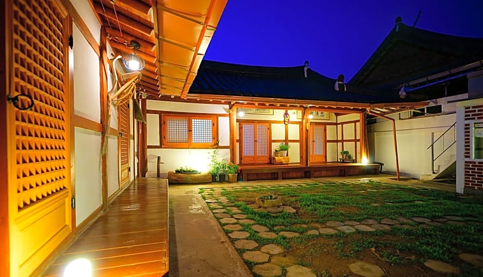 Hanulgiwa Hanok Stay