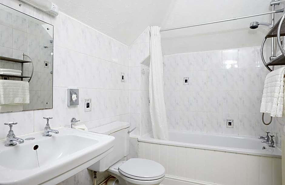 Chequers Inn by Greene King Inns