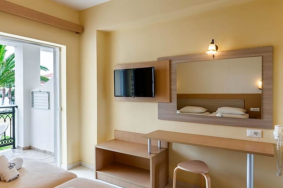 Village Inn Studios & Family Apartments