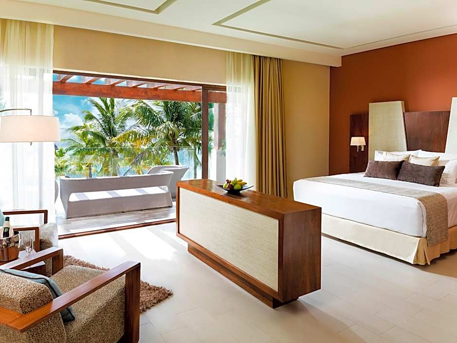 Azul Villa Esmeralda, by Karisma