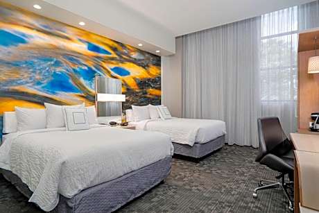 Queen Room with Two Queen Beds - Hearing Accessible