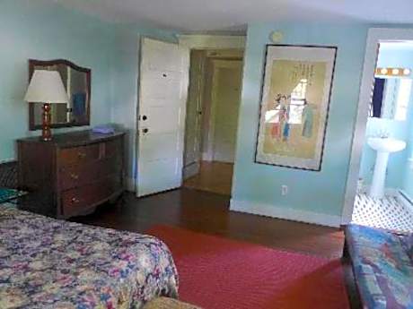 Queen Room with Garden View