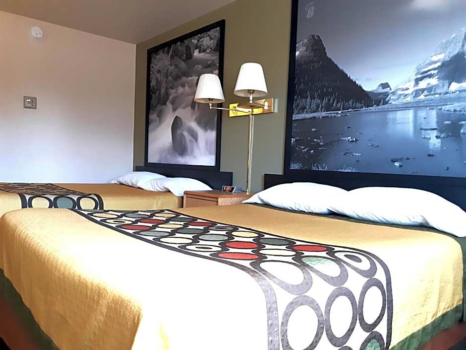 Super 8 by Wyndham Hamilton