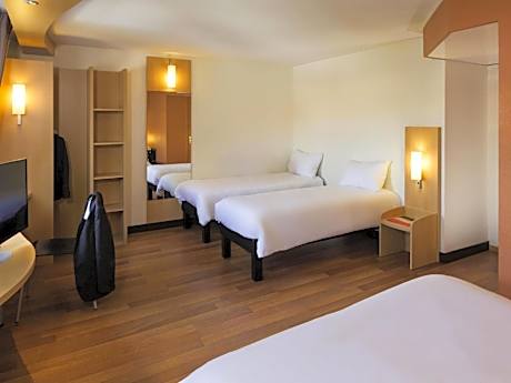 Standard Double Room with Twin Beds