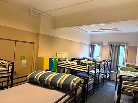 Bed in 14-Bed Mixed Dormitory Room