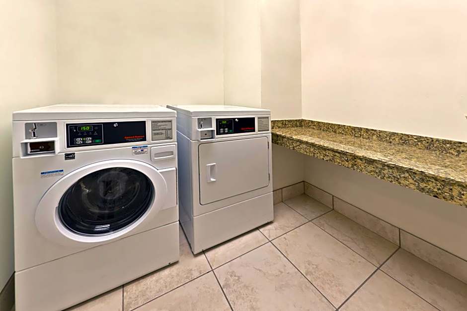 Holiday Inn Express Hotel & Suites Colby By IHG